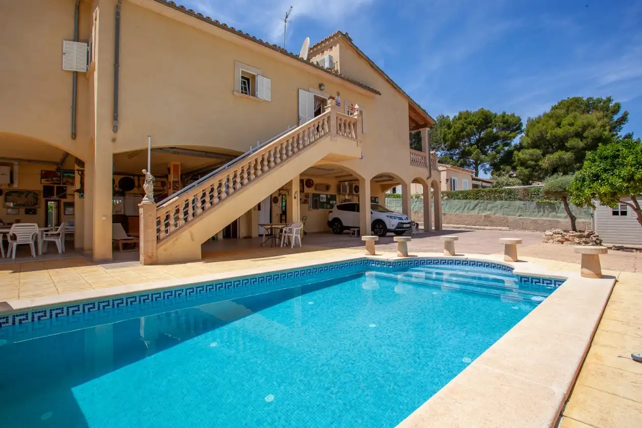Swimming pool of Houses for sale in Calvià