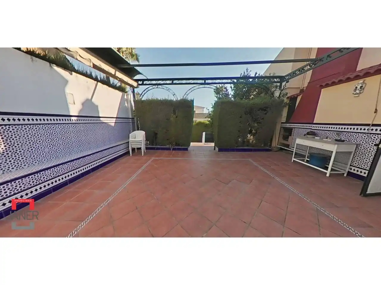 Terrassa de Casa o xalet en venda en Tomares amb Aire condicionat, Jardí privat i Terrassa