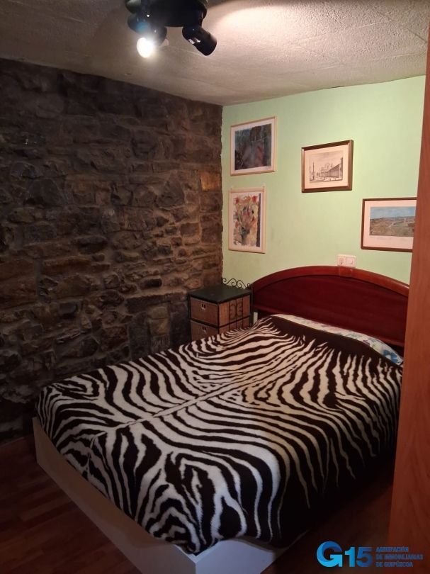 Dormitori de Pis en venda en Irun  amb Calefacció, Parquet i Moblat