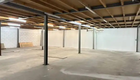 Fabrikhallen zur Miete in Santander