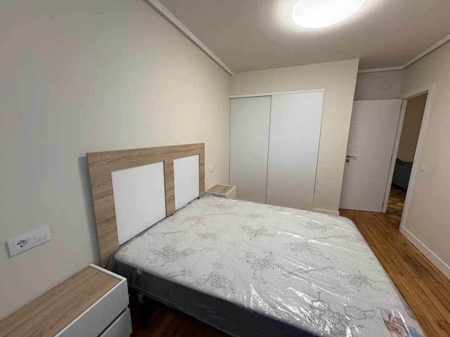 Schlafzimmer von Wohnung zur Miete in Ferrol mit Abstellraum, Möbliert und Ofen