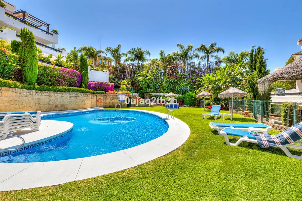 Garden of Apartments for sale in Marbella  with Air Conditioner, Alarm and Community pool