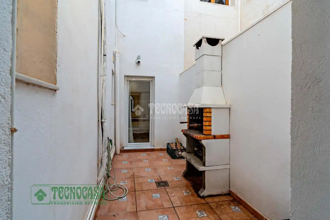 Vista exterior de Casa adosada en venda en Roquetas de Mar amb Aire condicionat i Terrassa