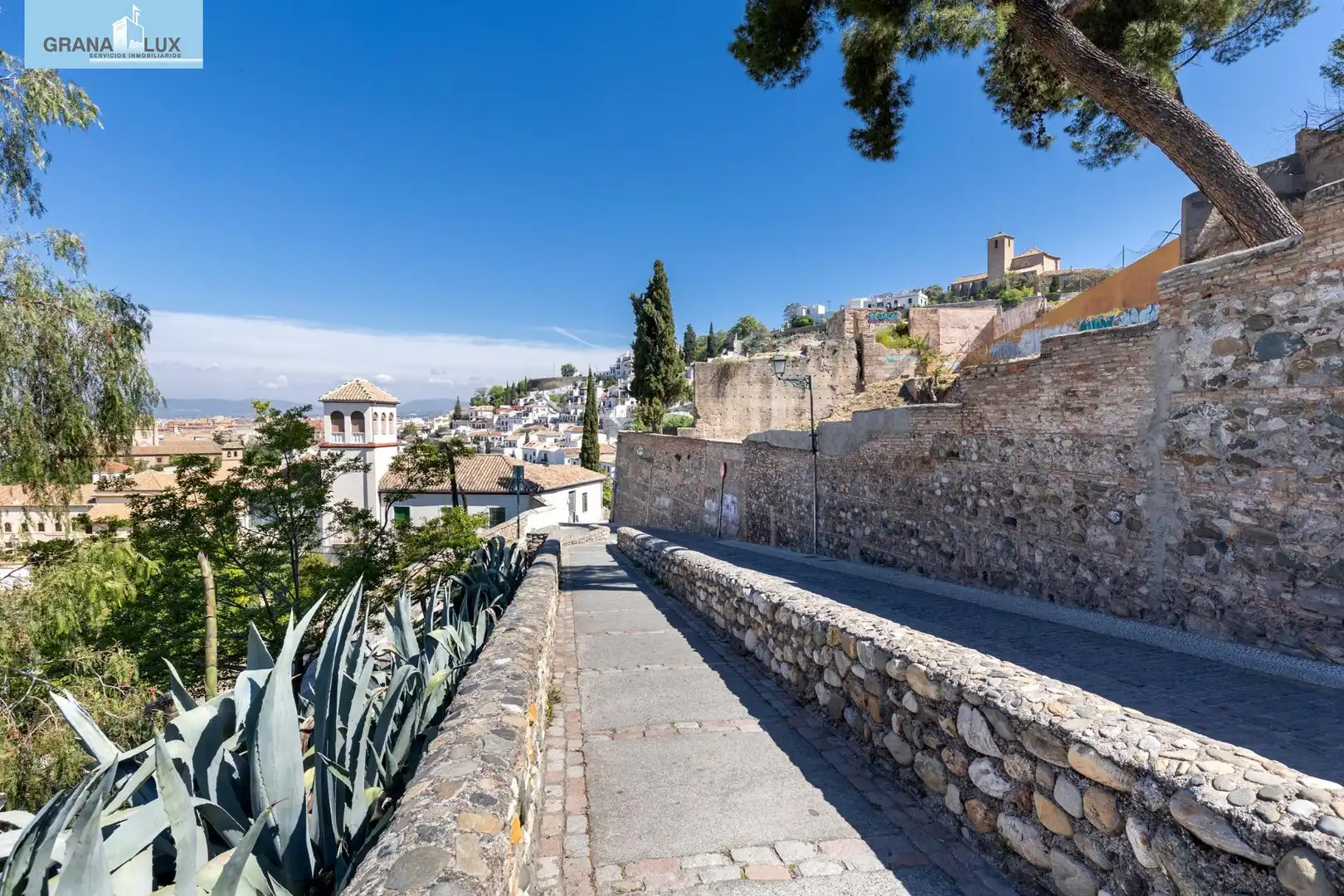 Exterior view of Flat for sale in  Granada Capital