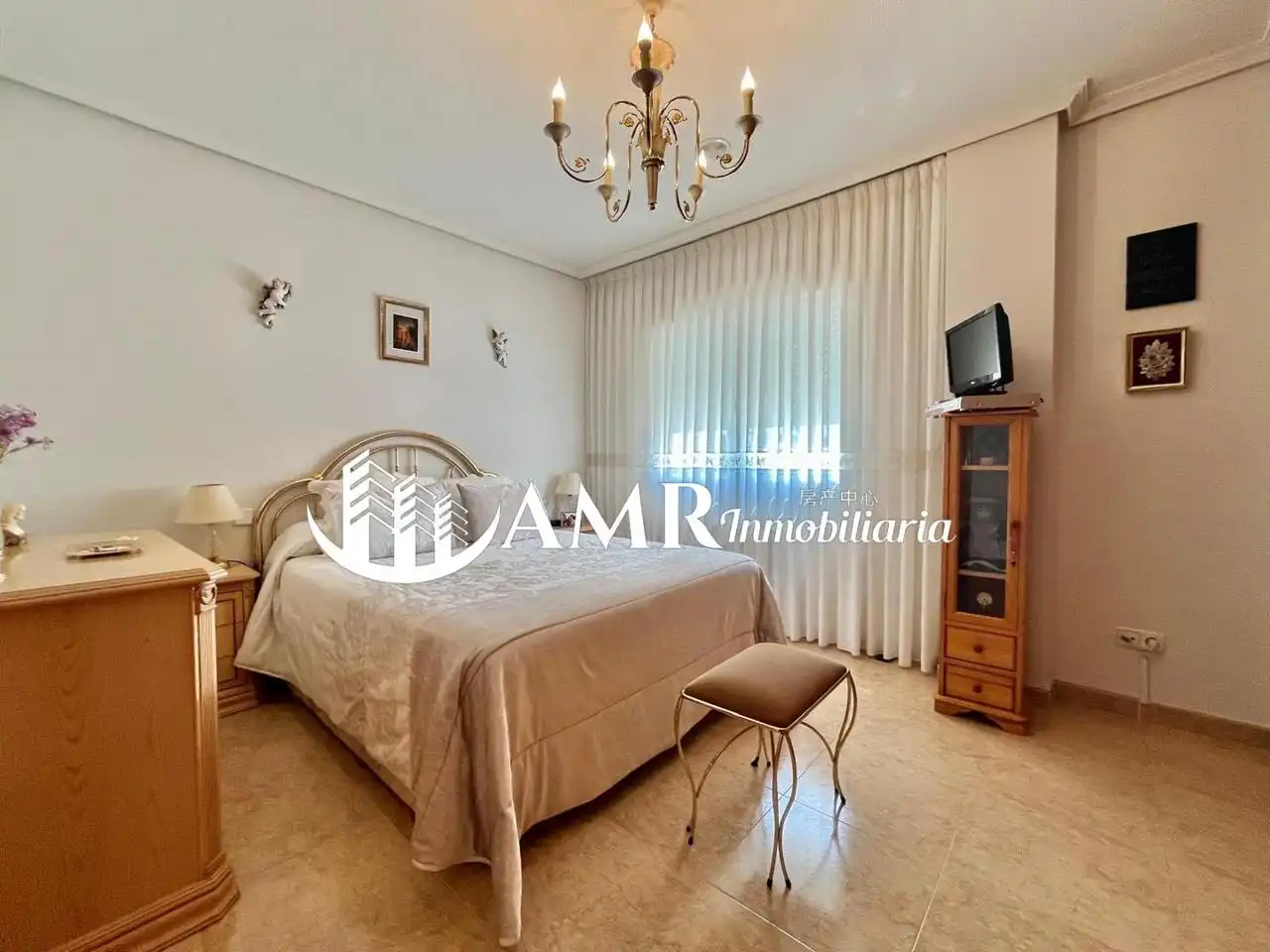 Habitación de Casa adosada en venta en Casarrubuelos con Aire acondicionado, Calefacción y Jardín privado