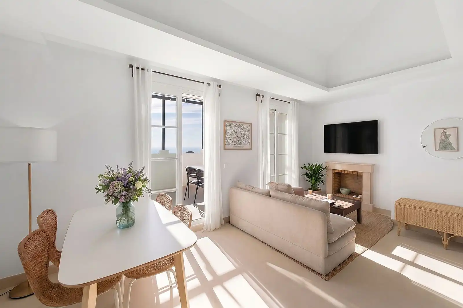 Wohnzimmer von Dachboden zum Verkauf in Marbella mit Klimaanlage, Terrasse und Abstellraum