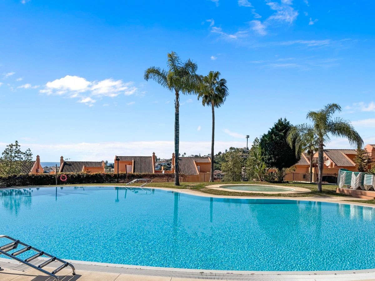 Piscina de Pis en venda en Marbella amb Aire condicionat, Terrassa i Traster