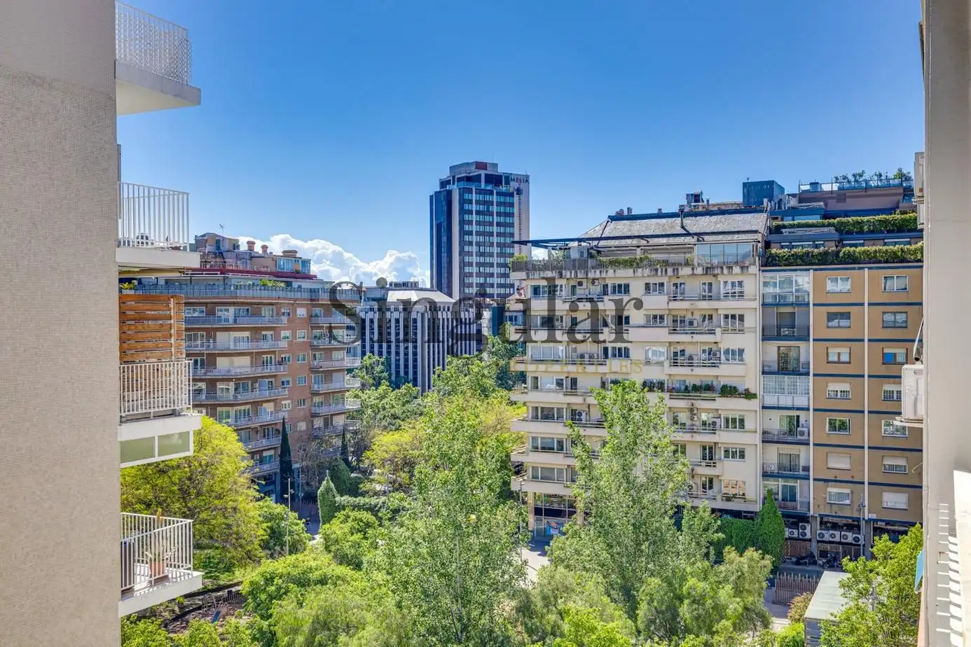 Vista exterior de Piso en venta en Barcelona con Aire acondicionado y Calefacción