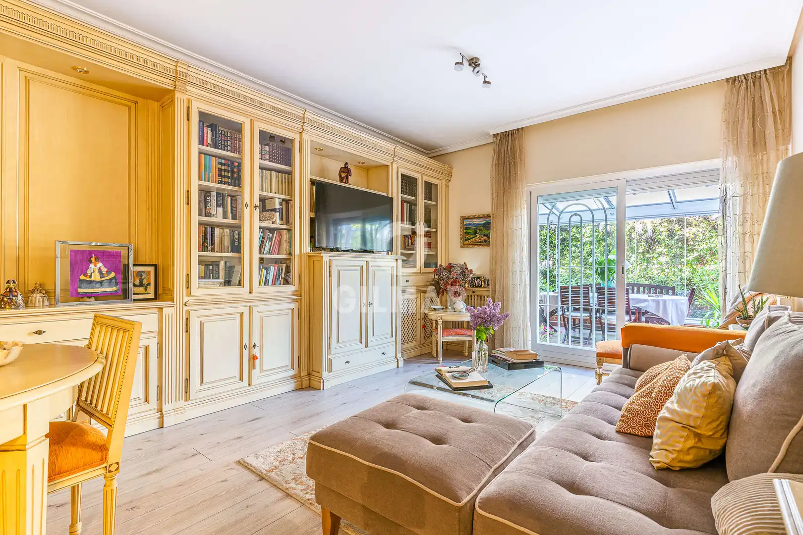 Living room of Ground floor for sale in Pozuelo de Alarcón  with Heating, Private garden and Storage room