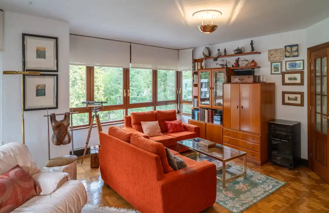 Sala de estar de Piso en venta en Cabezón de la Sal con Calefacción y Balcón