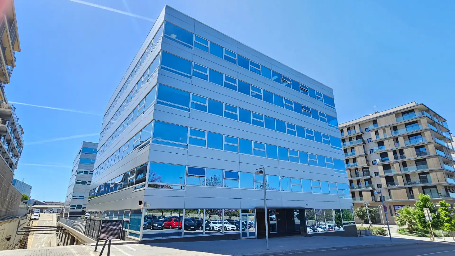 Außenansicht von Büro zur Miete in Sant Joan Despí mit Klimaanlage, Heizung und Internet