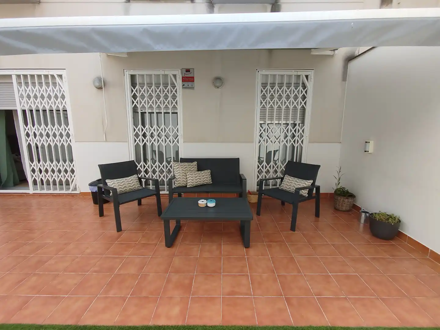 Terrasse von Wohnung zum Verkauf in Vilallonga del Camp mit Klimaanlage, Heizung und Privatgarten