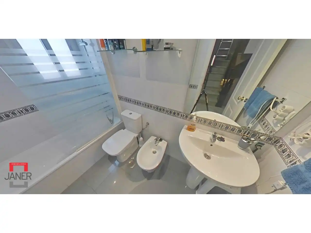 Bathroom of Houses for sale in Tomares  with Air Conditioner, Heating and Private garden