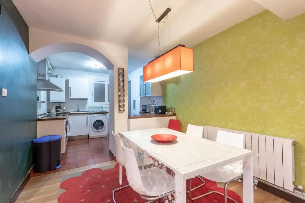 Comedor de Piso en venta en Bilbao  con Calefacción, Parquet y Amueblado