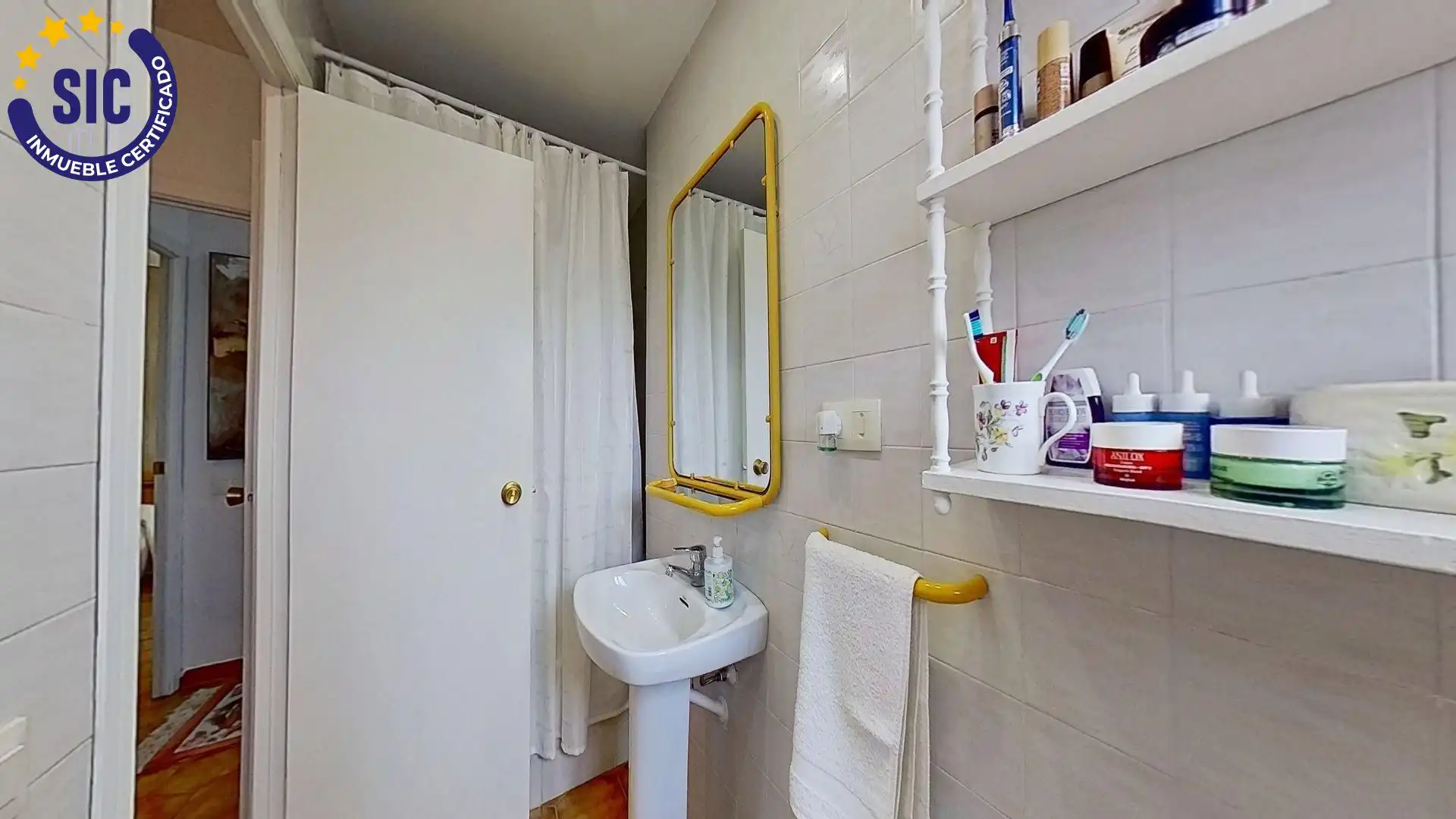 Bany de Casa o xalet en venda en Chiva amb Jardí privat, Terrassa i Traster