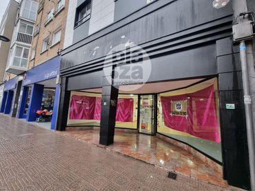 Local comercial de lloguer a De La Igualdad