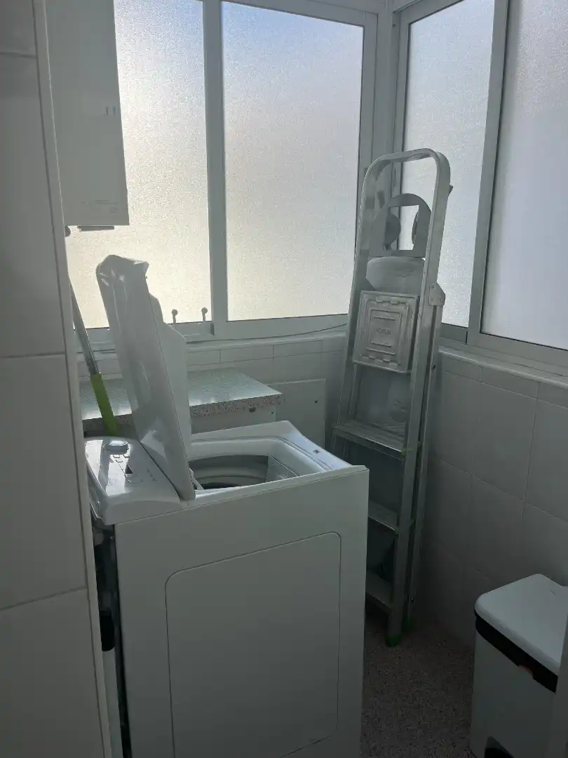 Badezimmer von Wohnung zur Miete in Málaga mit Möbliert, Ofen und Waschmaschine