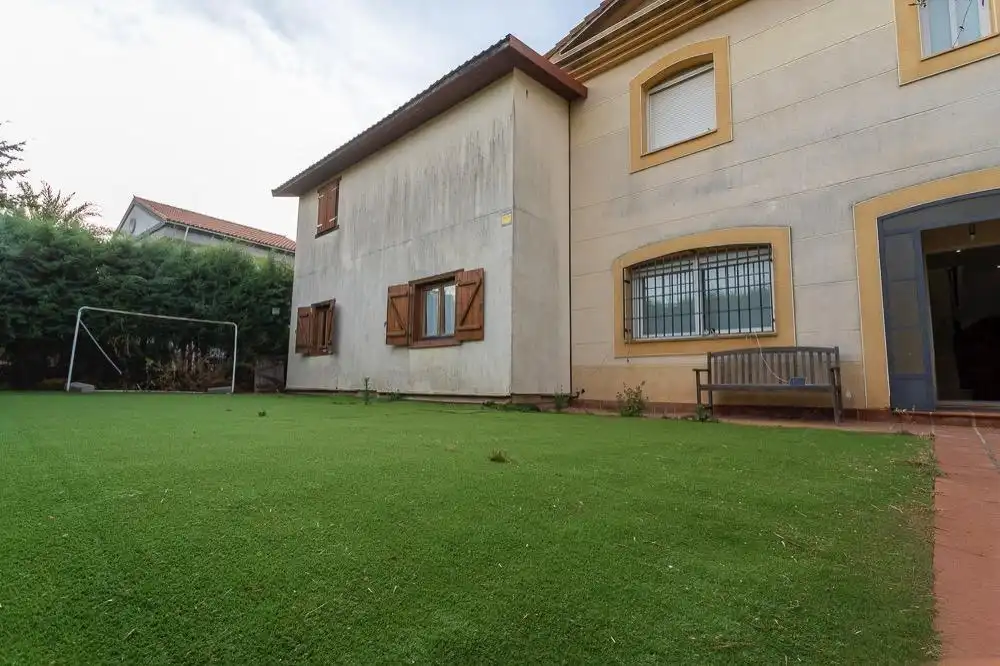 Vista exterior de Casa o chalet en venta en Cáceres con Calefacción, Jardín privado y Terraza