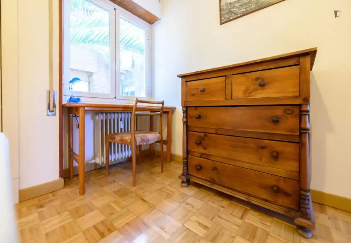 Dormitori de Apartament de lloguer en Madrid amb Aire condicionat, Moblat i Forn