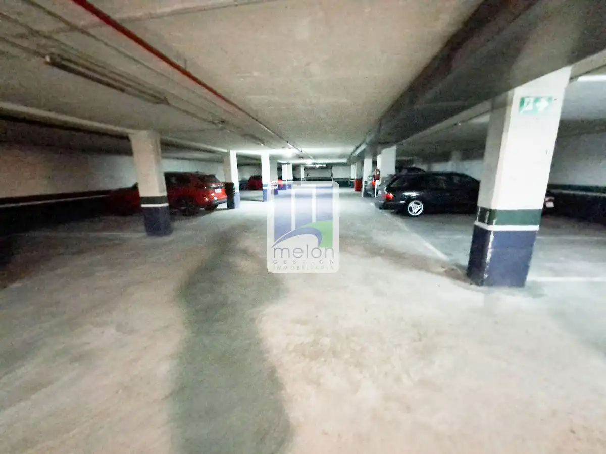 Parking de Piso en venta en Burgos con Trastero