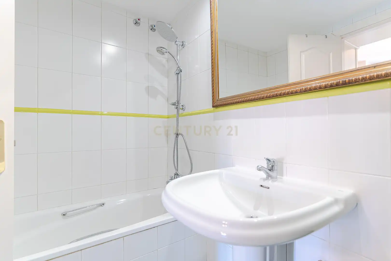 Bathroom of Houses for sale in Armilla  with Storage room and Community pool