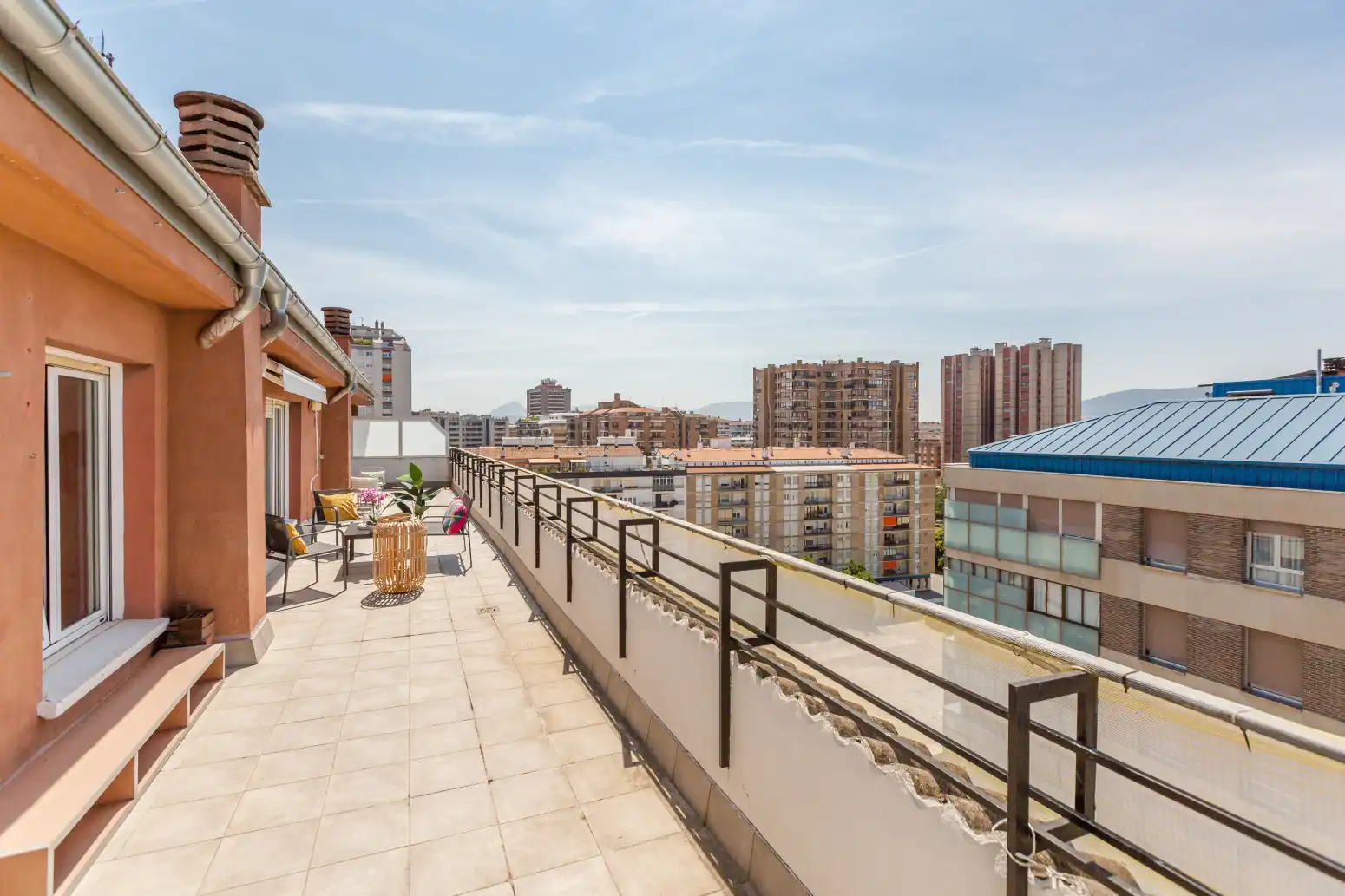 Terrasse von Dachboden zur Miete in  Pamplona / Iruña mit Möbliert