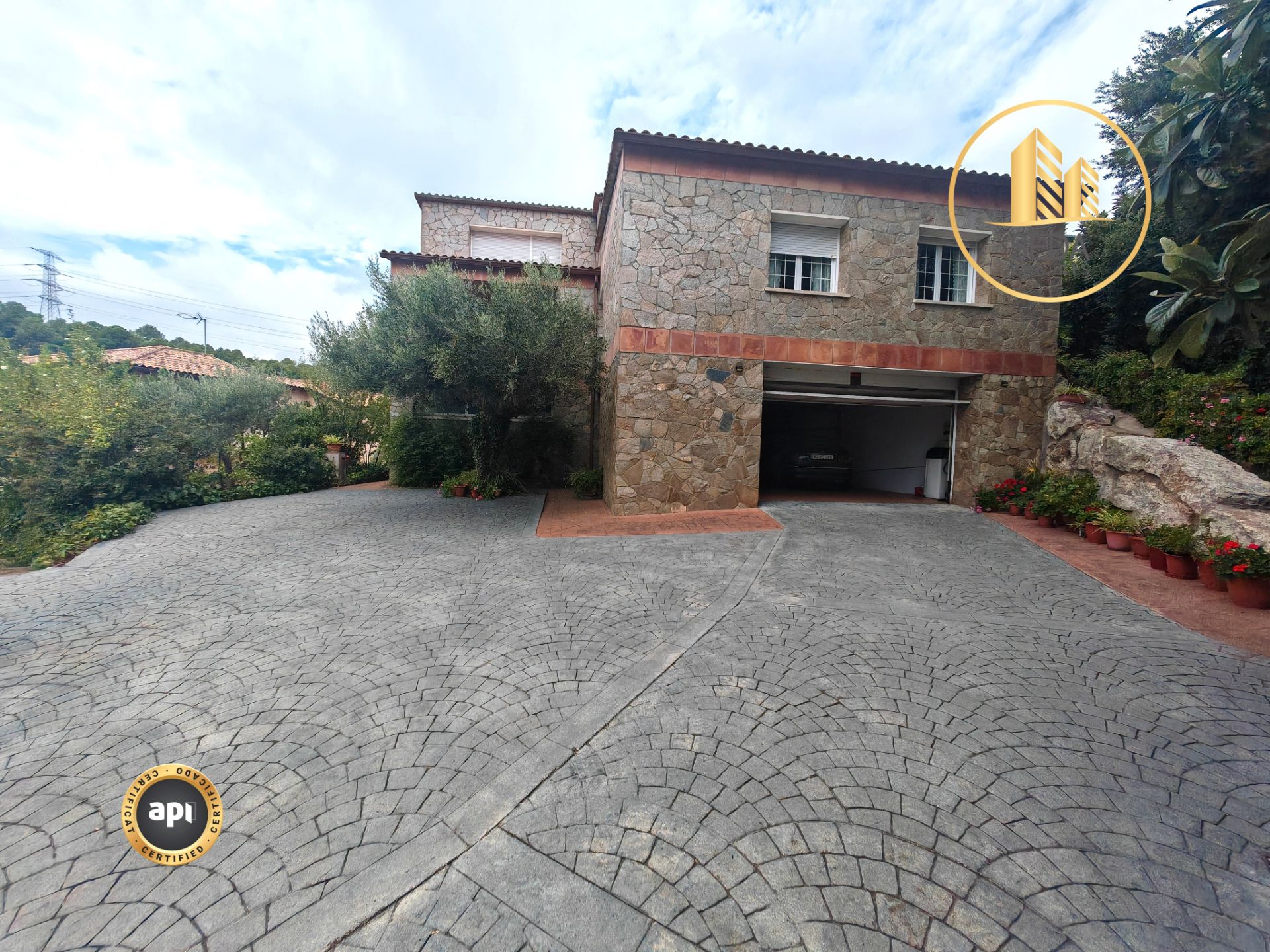 Vista exterior de Casa o xalet en venda en Castellar del Vallès amb Terrassa i Balcó