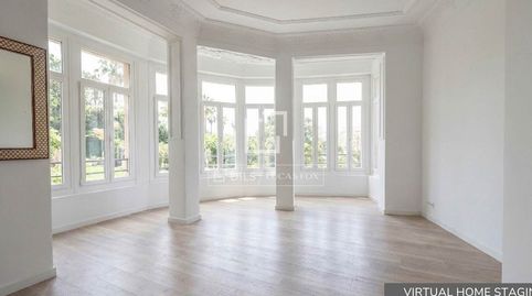 Elegante piso con una impecable reforma integral de diseño contemporáneo y luz natural en venta en una de las ubicaciones más excl