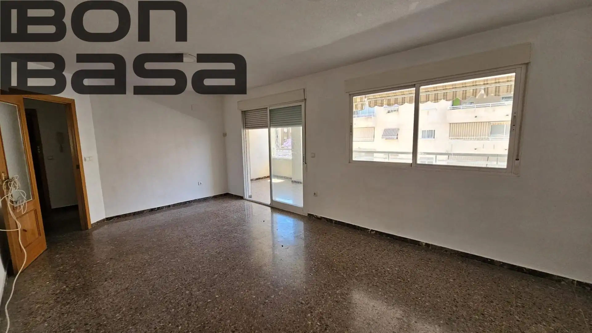 Piso en venta en Alicante / Alacant con Aire acondicionado, Jardín privado y Balcón