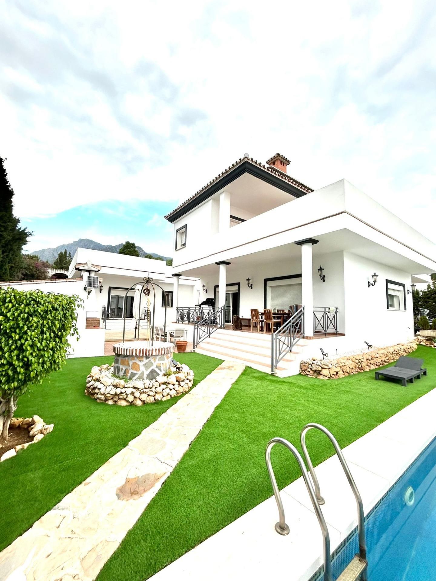 Exterior view of House or chalet for sale in Marbella  with Air Conditioner, Heating and Private garden