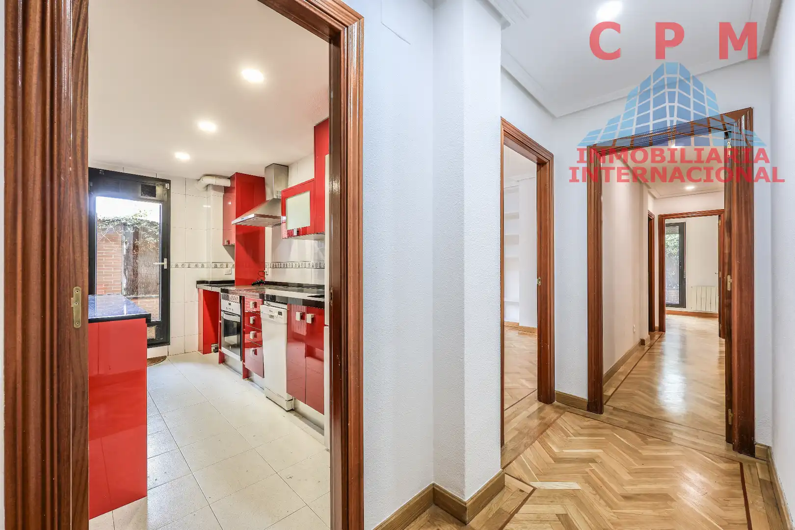 Kitchen of Flat for rent in Madrid  with Air Conditioner, Parquet flooring and Oven