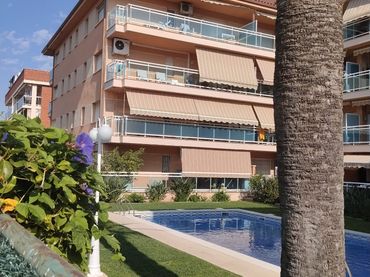 Pis amb piscina en venda a Carrer Segre