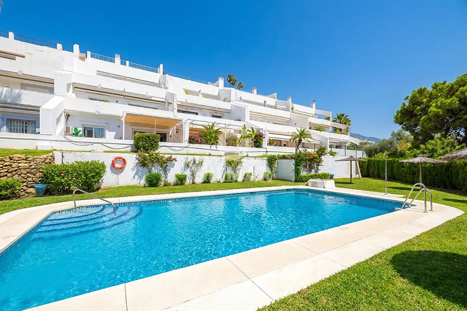 Exterior view of Apartments for sale in Benahavís  with Heating, Swimming Pool and Balcony
