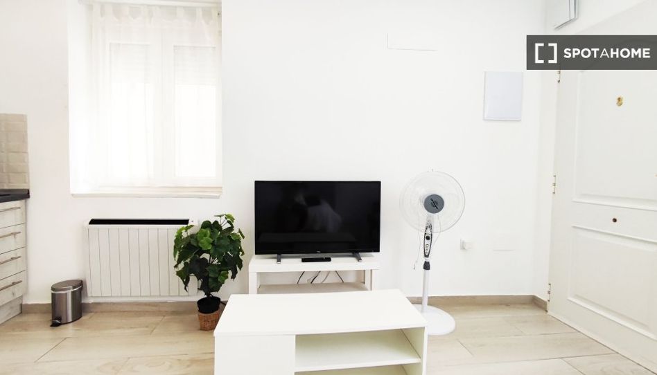 Piso de alquiler en Tres Olivos - Valverde - Imagen 3