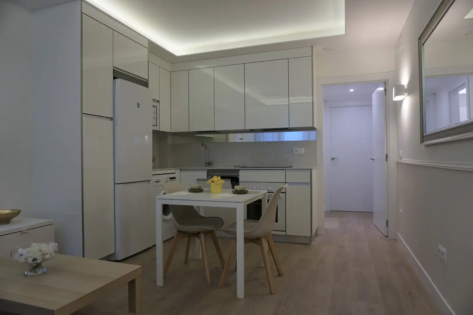 Cuina de Apartament de lloguer en Madrid amb Calefacció i Moblat