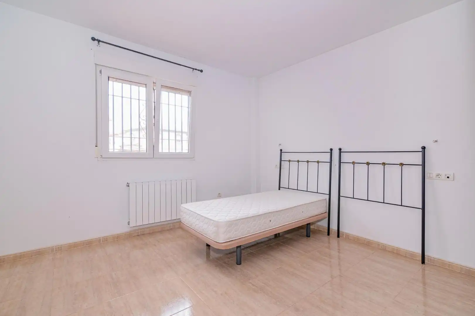 Habitación de Casa o chalet en venta en Atarfe con Aire acondicionado, Calefacción y Jardín privado