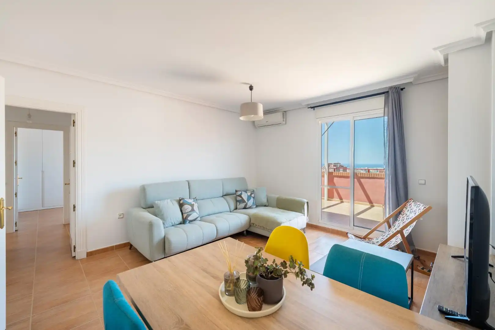 Sala de estar de Ático de alquiler en Almería con Aire acondicionado, Calefacción y Jardín privado