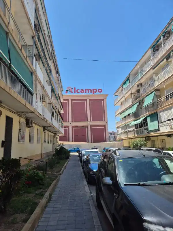 Vista exterior de Local en venda en Alicante / Alacant amb Calefacció
