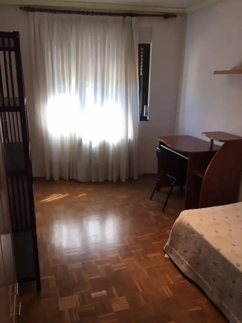 Bedroom of Flat for rent in Salamanca  with Heating, Private garden and Parquet flooring