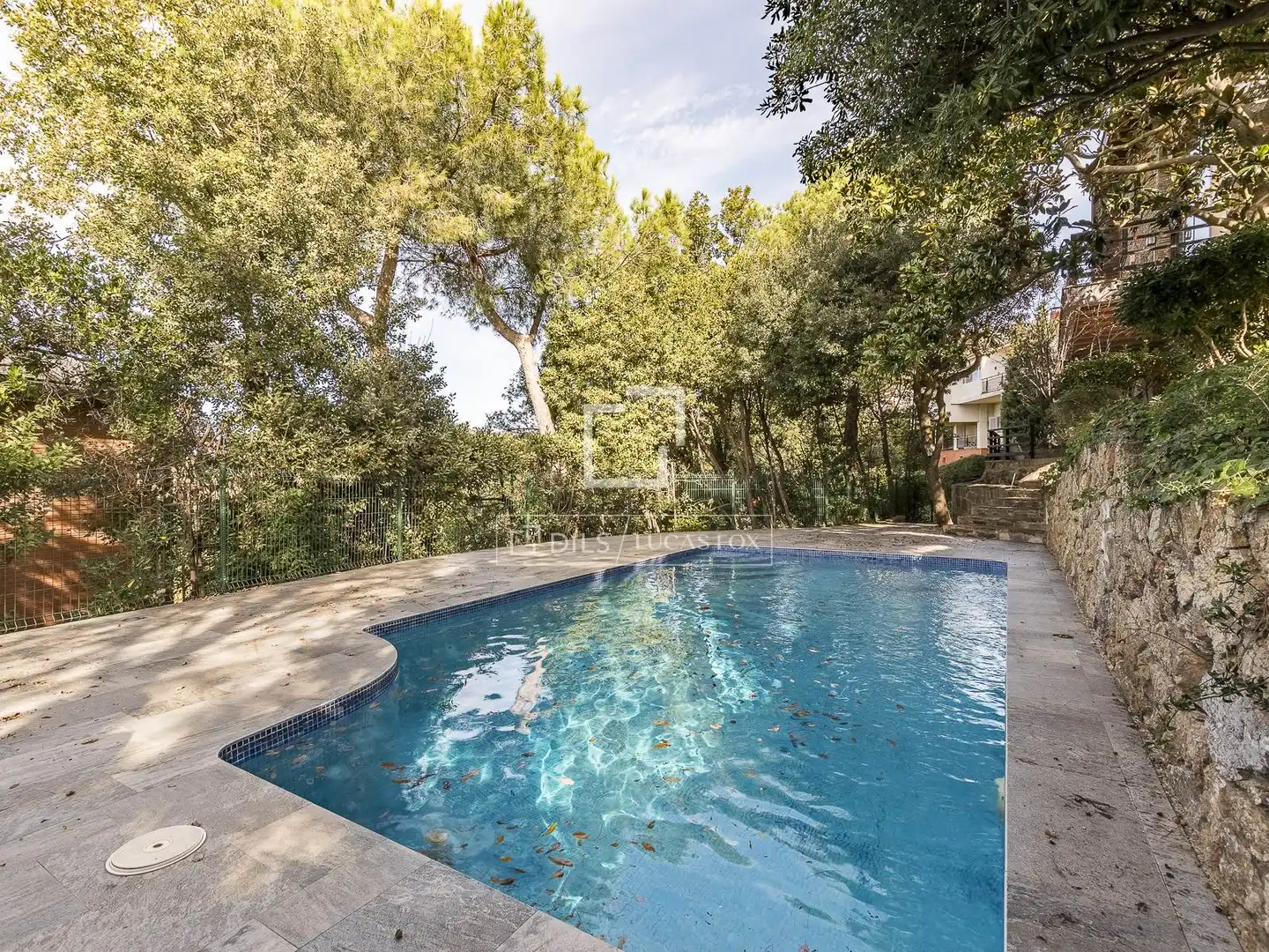 Piscina de Casa o chalet en venta en Barcelona con Aire acondicionado, Calefacción y Jardín privado