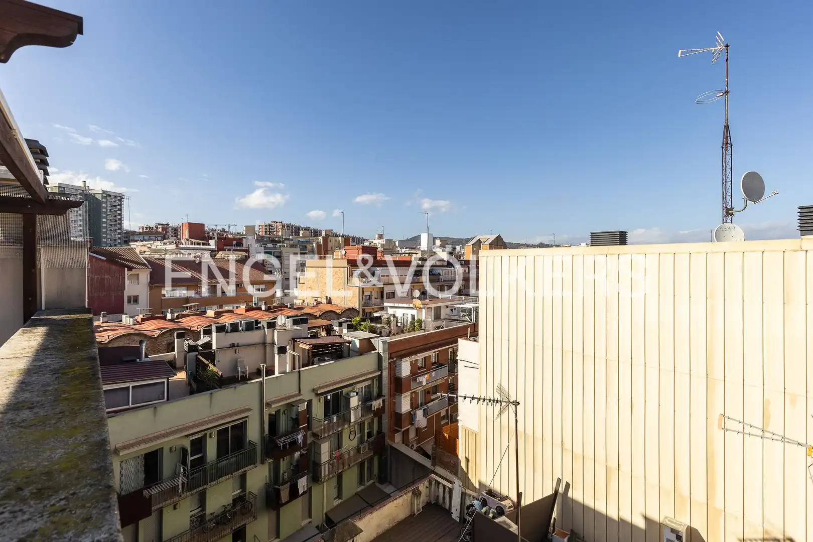 Vista exterior de Àtic en venda en Barcelona amb Aire condicionat, Calefacció i Terrassa