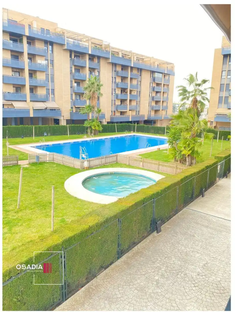 Piscina de Pis en venda en Granada amb Jardí privat, Traster i Piscina comunitària