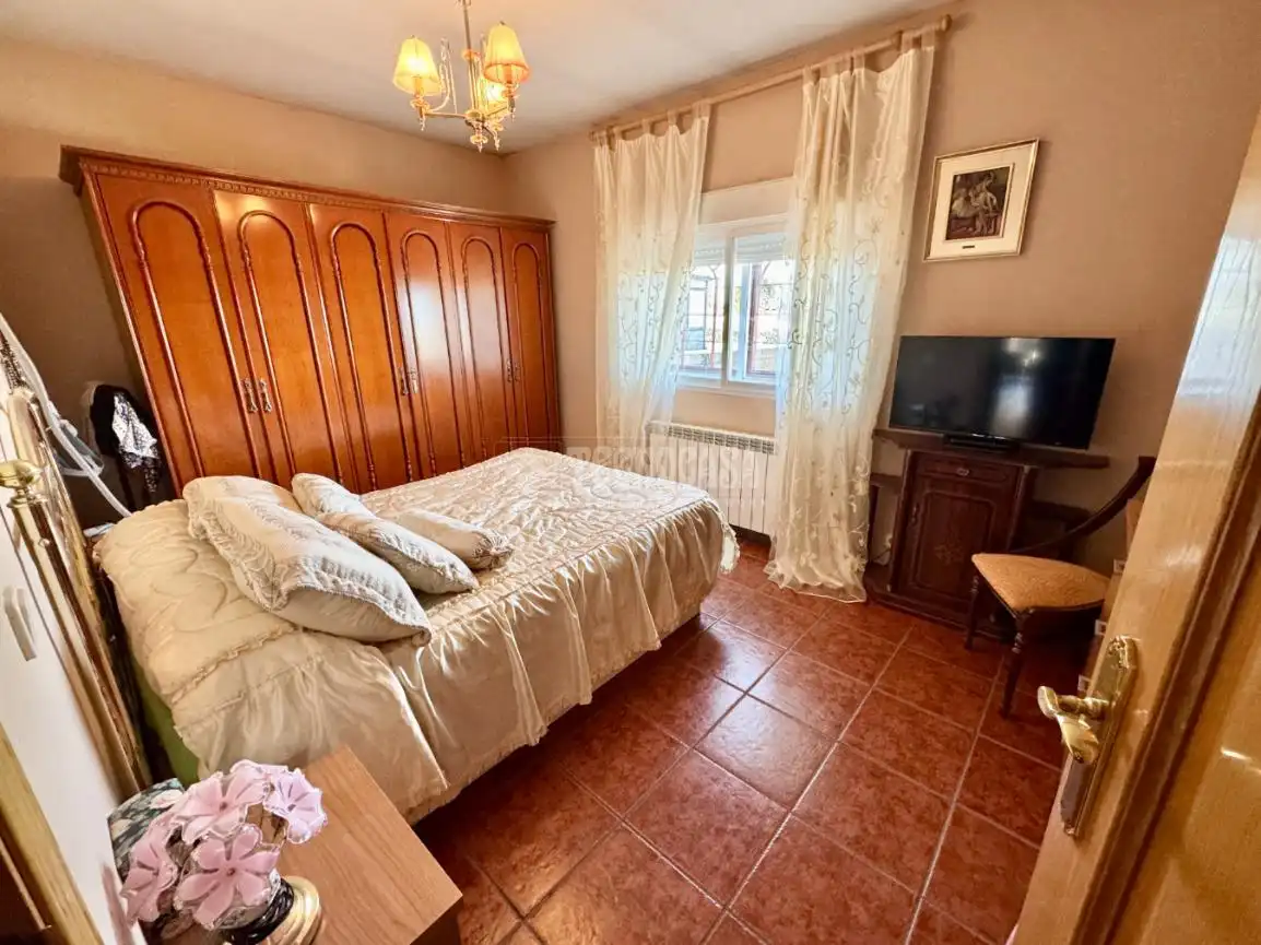 Schlafzimmer von Haus oder Chalet zum Verkauf in Valdeavero mit Heizung und Schwimmbad