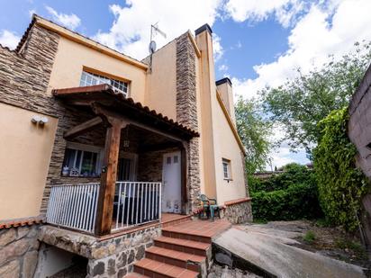 Vista exterior de Casa o xalet en venda en Galapagar amb Calefacció, Jardí privat i Terrassa