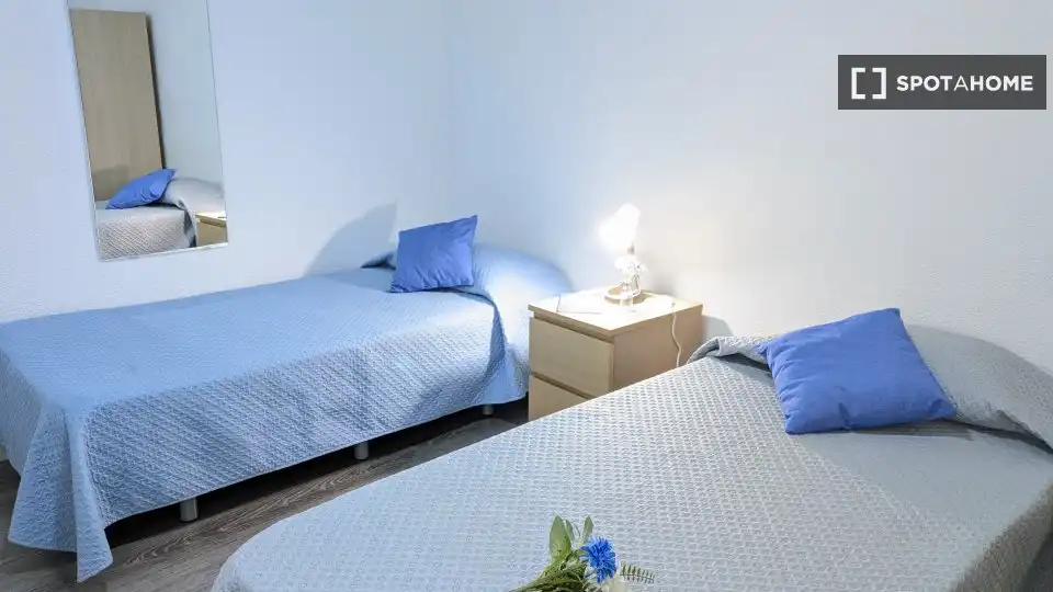 Habitación de Piso de alquiler en Burjassot con Aire acondicionado, Calefacción y Amueblado