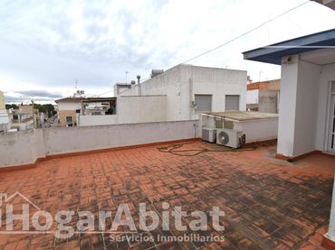 House with balcony for sale in Calle Corbella