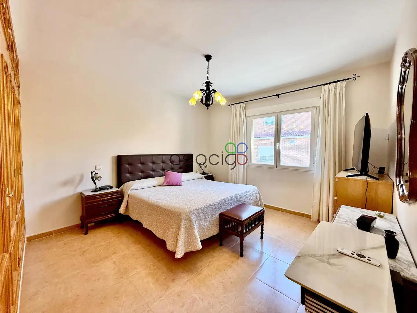 Habitación de Casa adosada en venta en Cabanillas del Campo con Aire acondicionado, Calefacción y Jardín privado