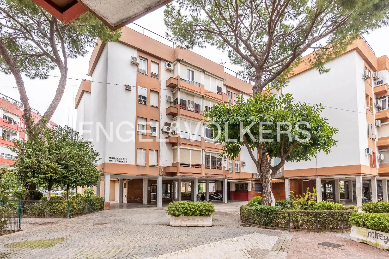 Exterior view of Flat for sale in Sevilla  with Heating, Swimming Pool and Balcony
