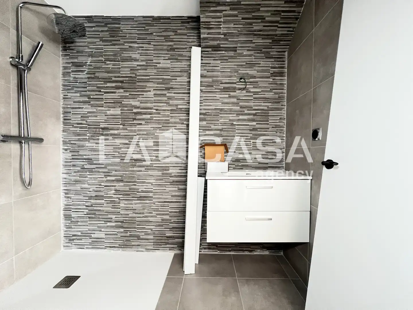 Badezimmer von Maisonette zum Verkauf in Badalona mit Klimaanlage