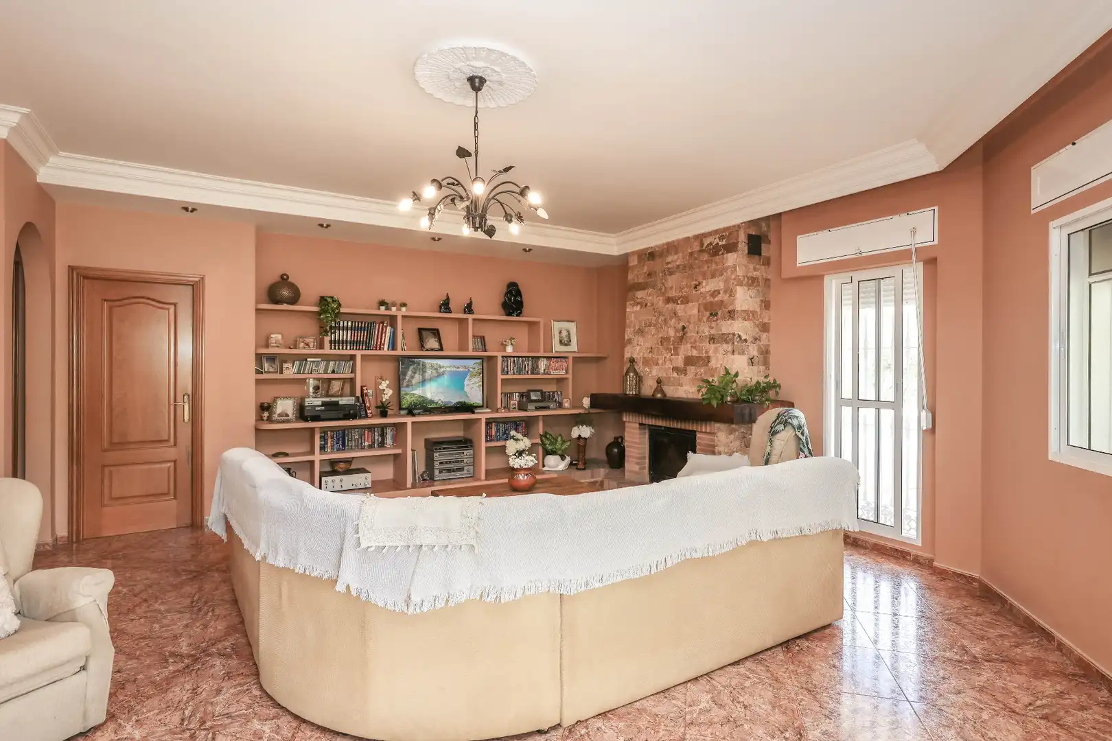 Living room of Houses for sale in Monda  with Air Conditioner, Private garden and Storage room